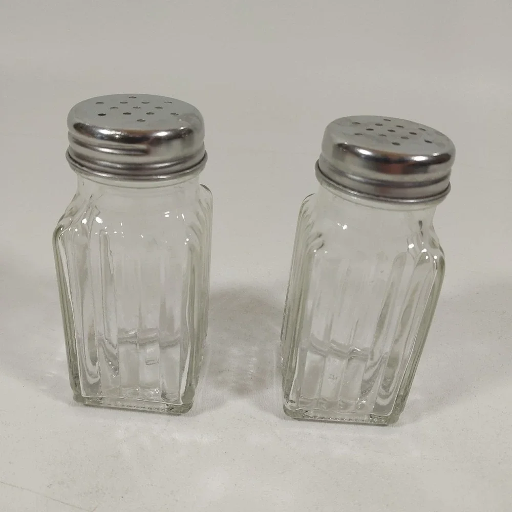 Vintage Clear Glass Salt&Pepper Shakers-Ribbed Design W/ Metal‎ Twist-Off Lids